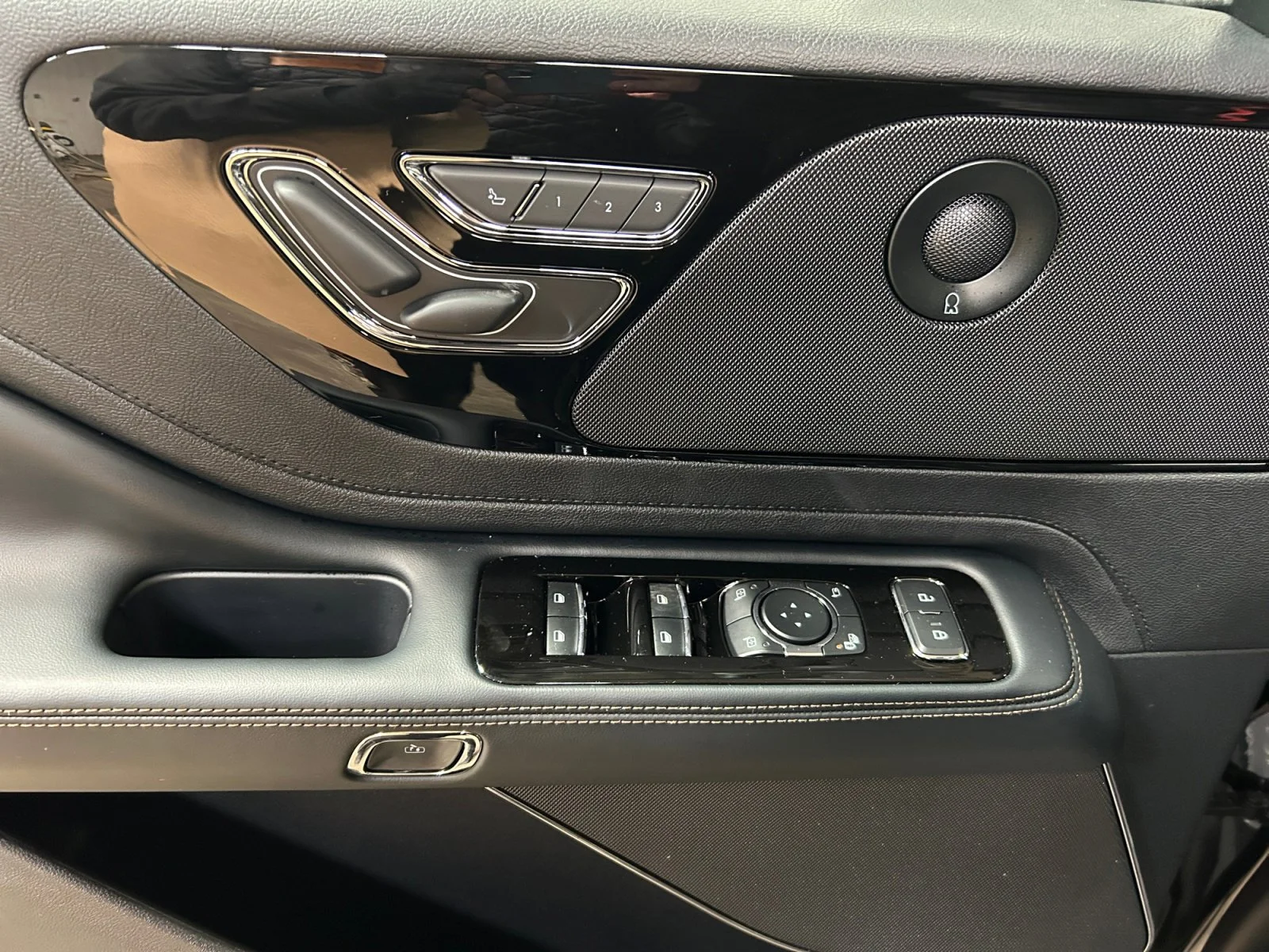 New 2026 Infinite Black Metallic Clearcoat Lincoln Premiere image 16