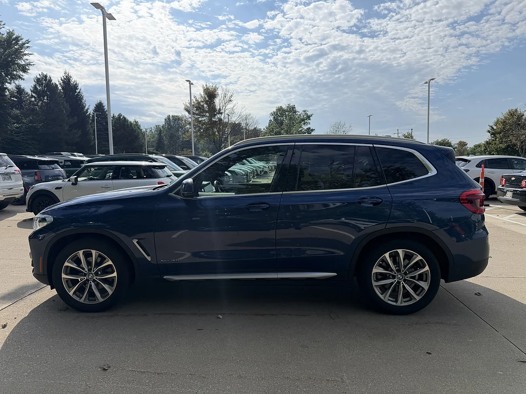Used 2018 Phytonic Blue Metallic BMW xDrive30i image 2