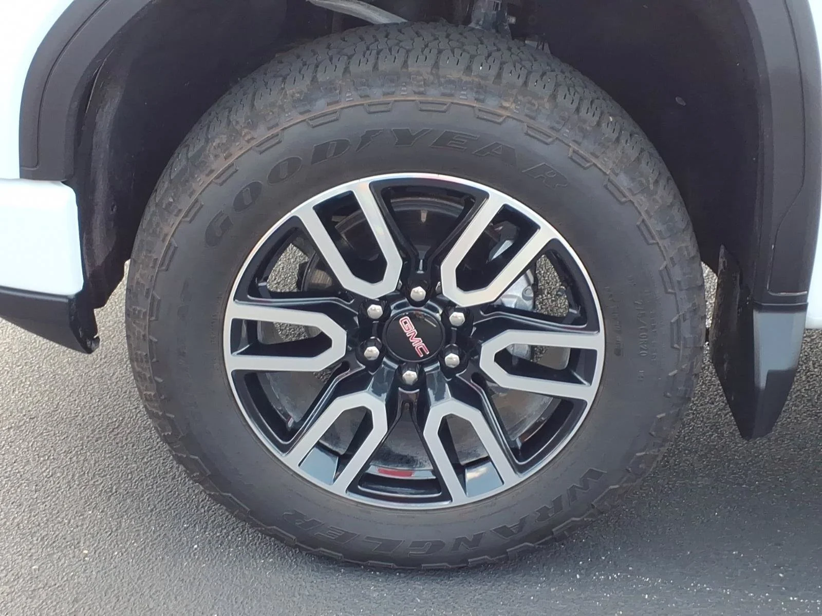 Used 2026 Summit White GMC AT4 image 31