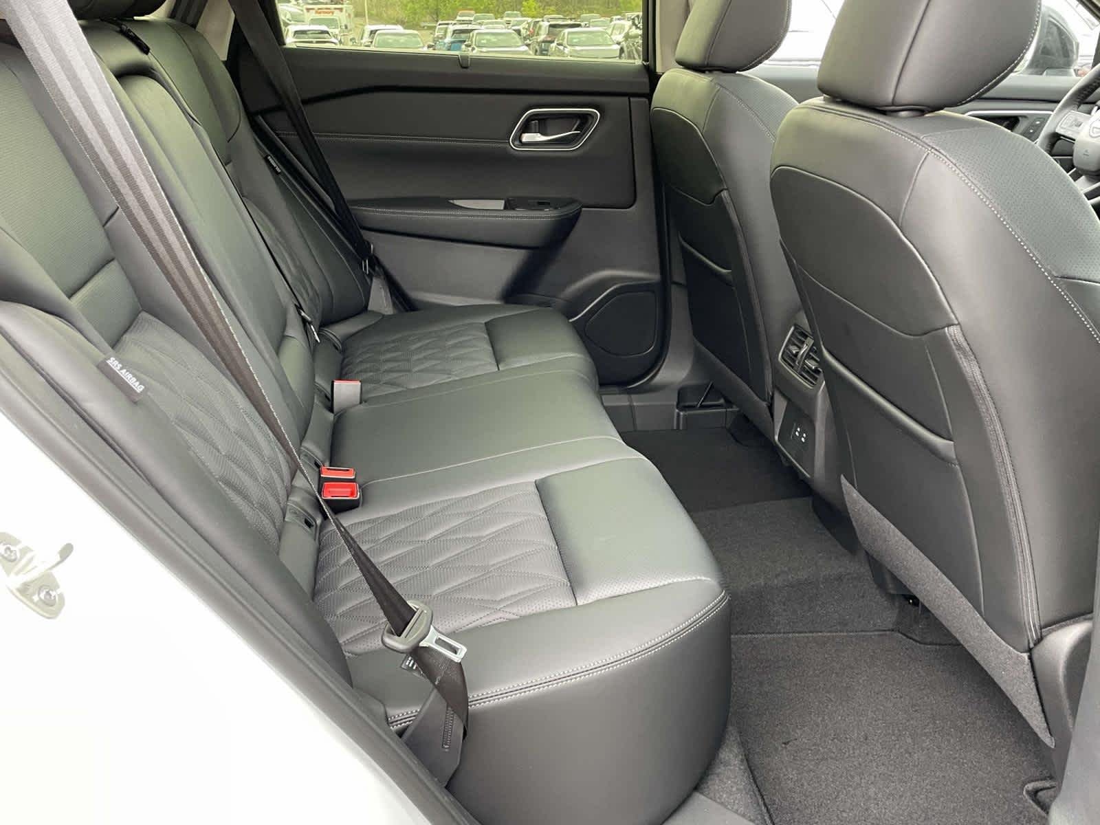 New 2026 Everest White Pearl/Super Black Nissan Platinum image 19