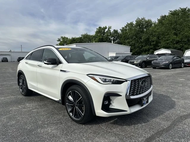 Used 2022 White INFINITI ESSENTIAL image 11