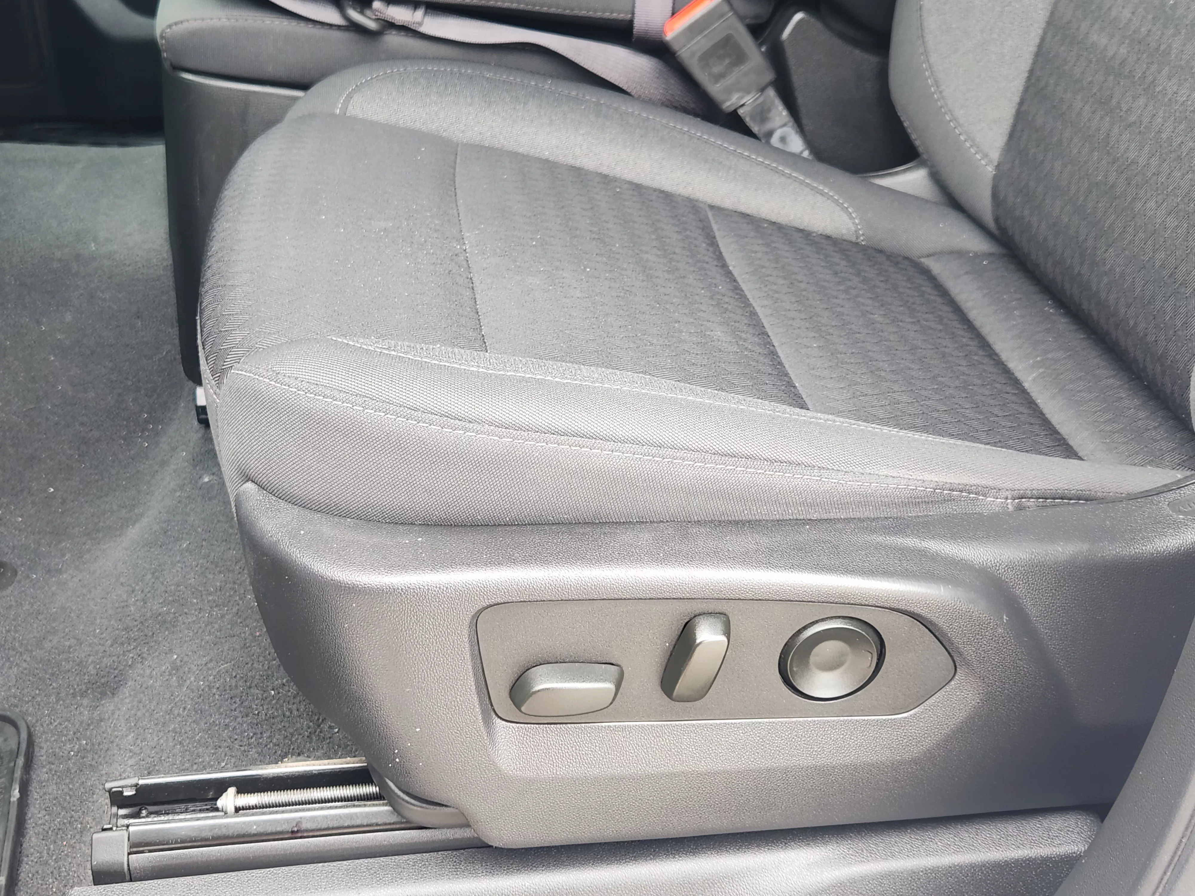 Used 2023 Summit White Chevrolet Custom image 24