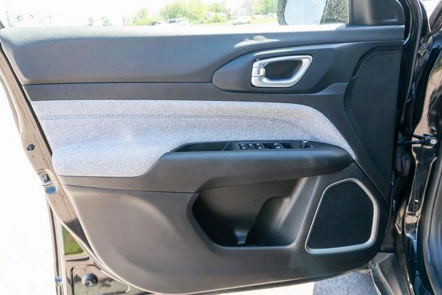 Used 2023 Black Jeep Latitude image 17
