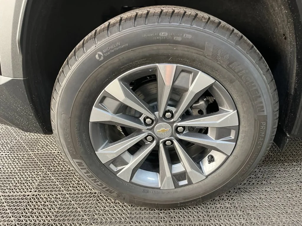 New 2027 Mosaic Black Metallic Chevrolet LT image 22
