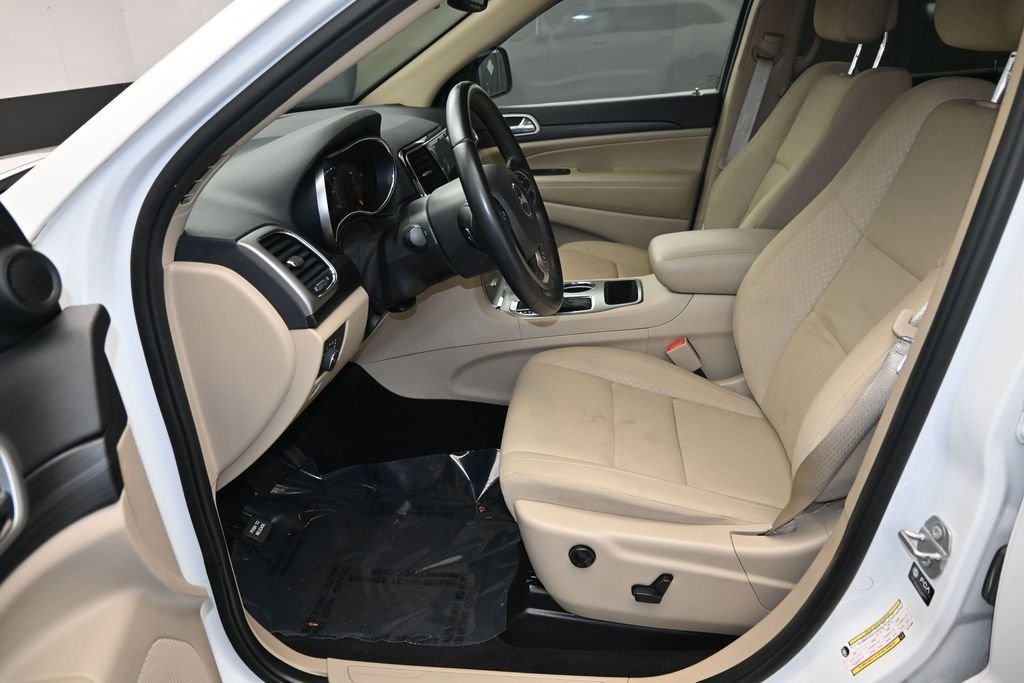 Used 2022 White Jeep Laredo E image 17