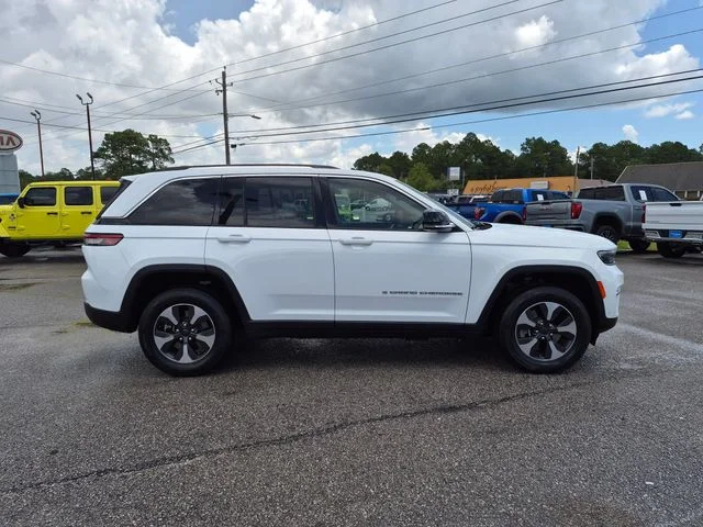 Used 2022 White Jeep 4xe image 6