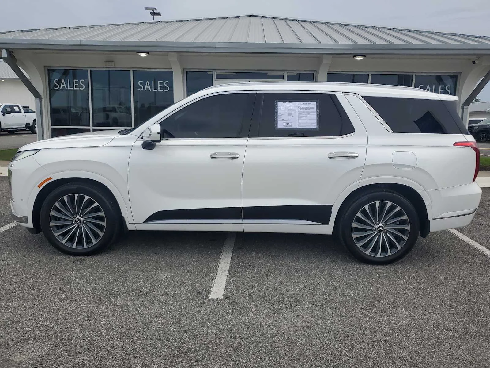 Used 2023 White Hyundai Calligraphy image 2