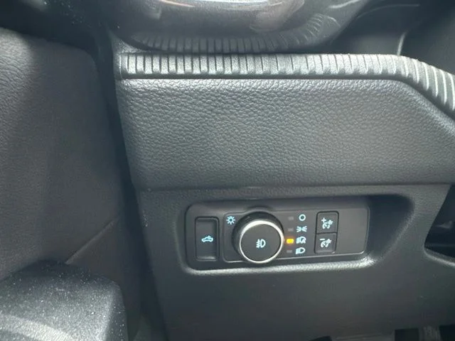 Used 2025 White Ford Lariat image 20
