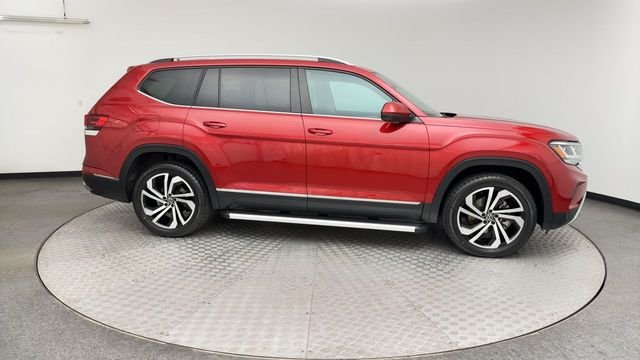 Used 2022 Red Volkswagen SEL image 9