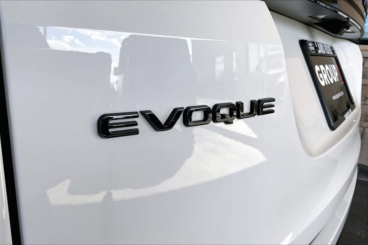 Used 2024 Fuji White Land Rover Core S image 10