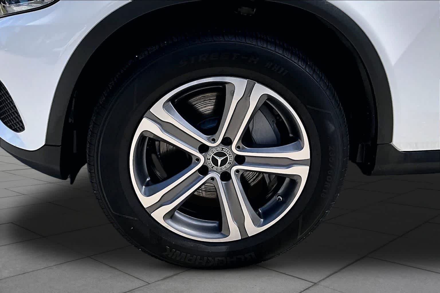 Used 2019 Polar White Mercedes-Benz GLC 300 image 11