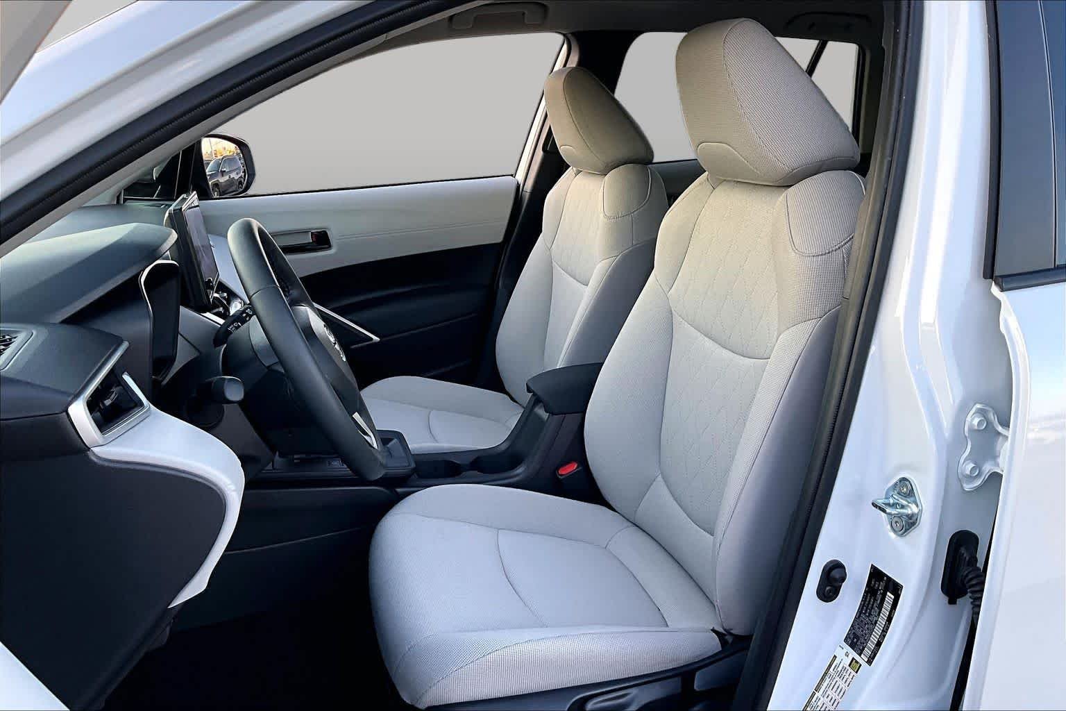 Used 2026 Wind Chill Pearl Toyota LE image 8