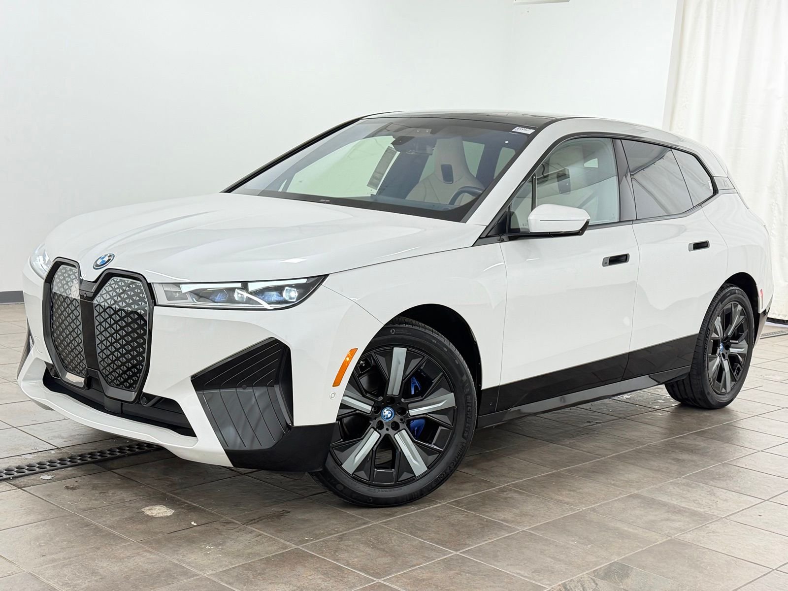 2024 BMW iX xDrive50's photo