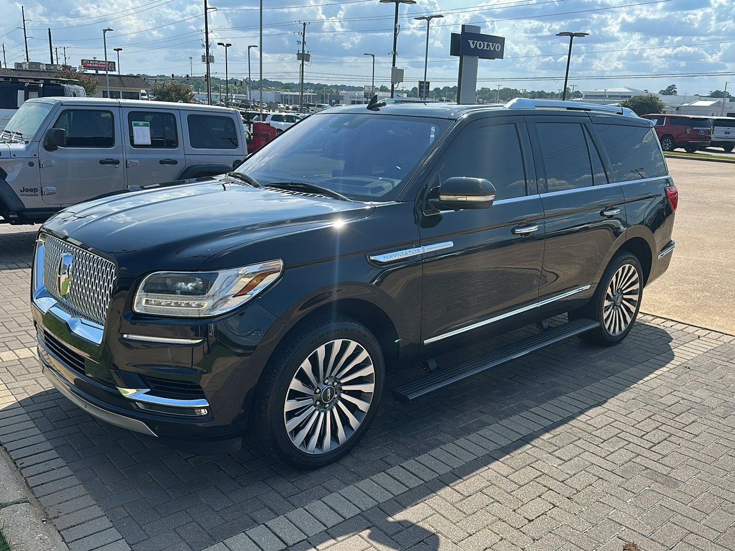 Used 2018 Black Velvet Lincoln Reserve image 1