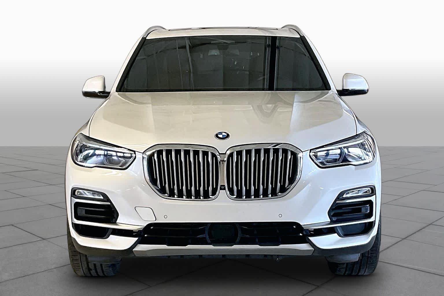 Used 2021 Mineral White Metallic BMW sDrive40i image 3