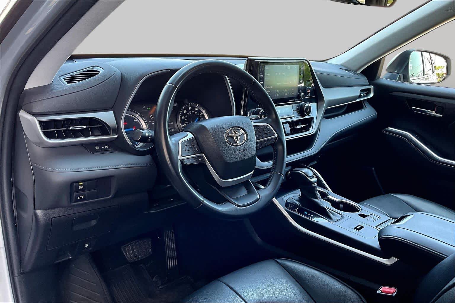 Used 2022 Celestial Silver Metallic Toyota Hybrid XLE image 18
