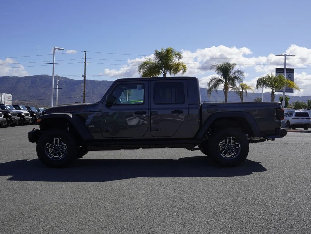 New 2026 Granite Crystal Metallic Clear-Coat Exterior Paint Jeep Mojave image 6