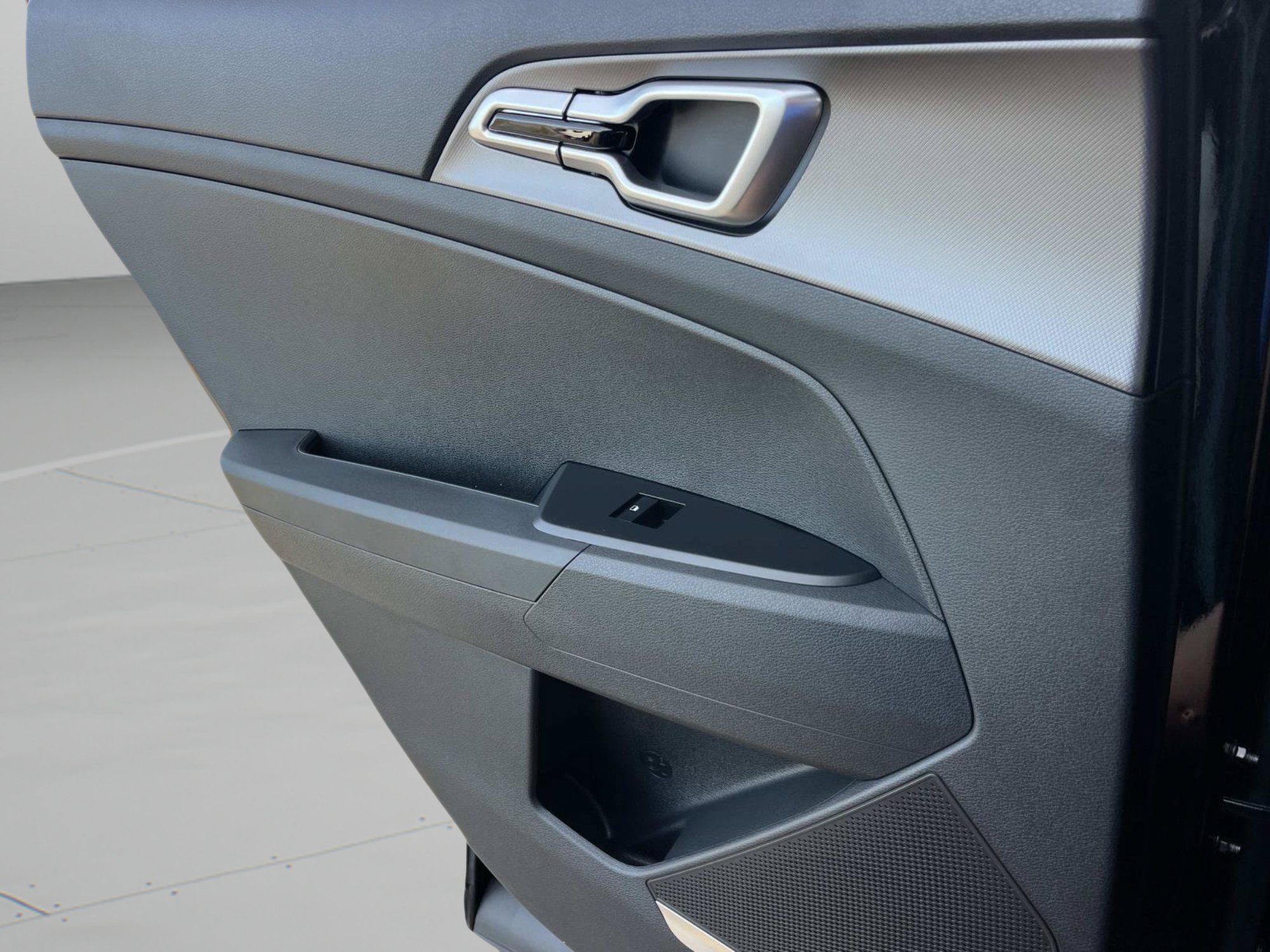 New 2027 Ebony Black Kia LX image 15