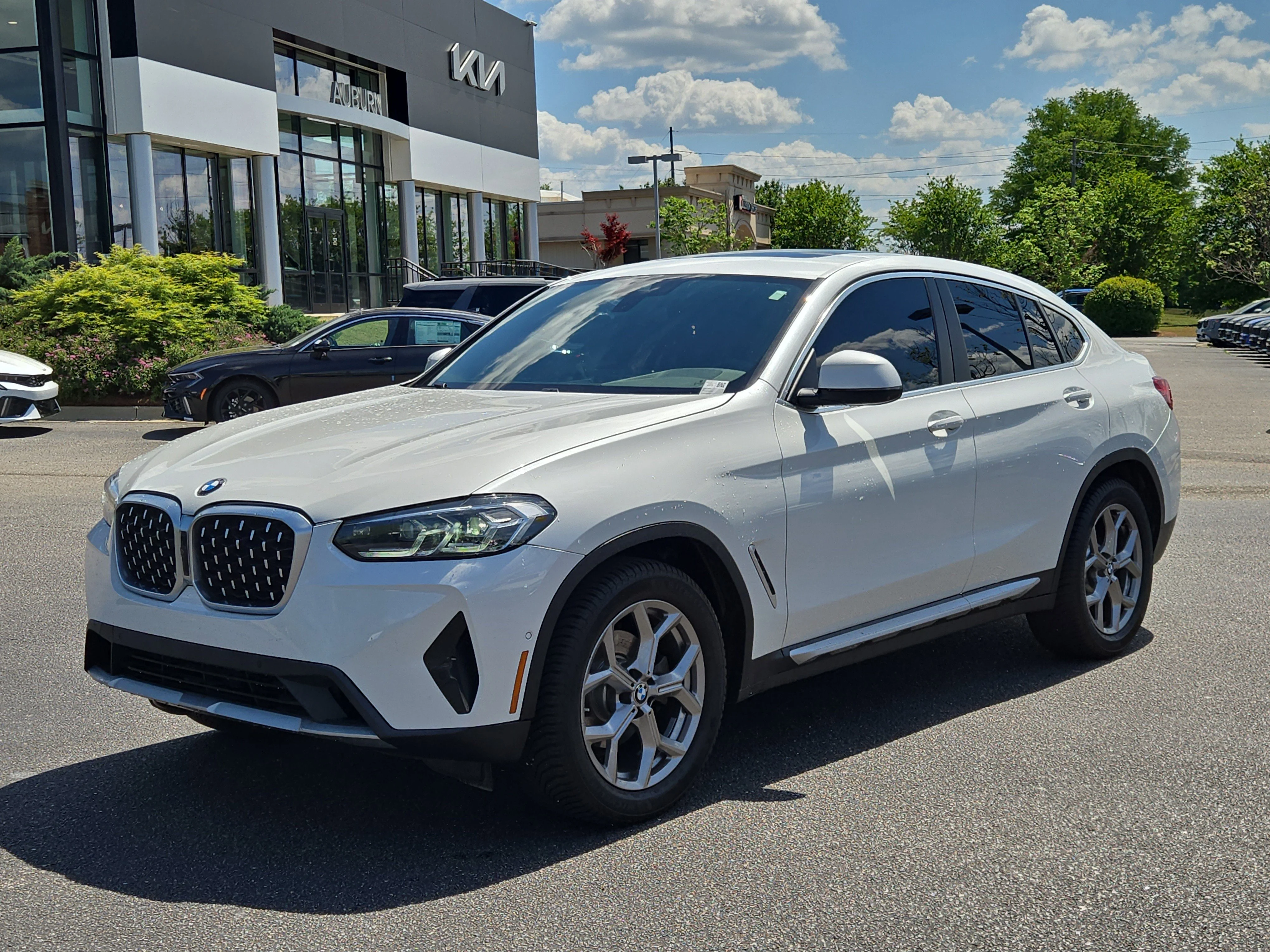 2022 BMW X4 xDrive30i's photo