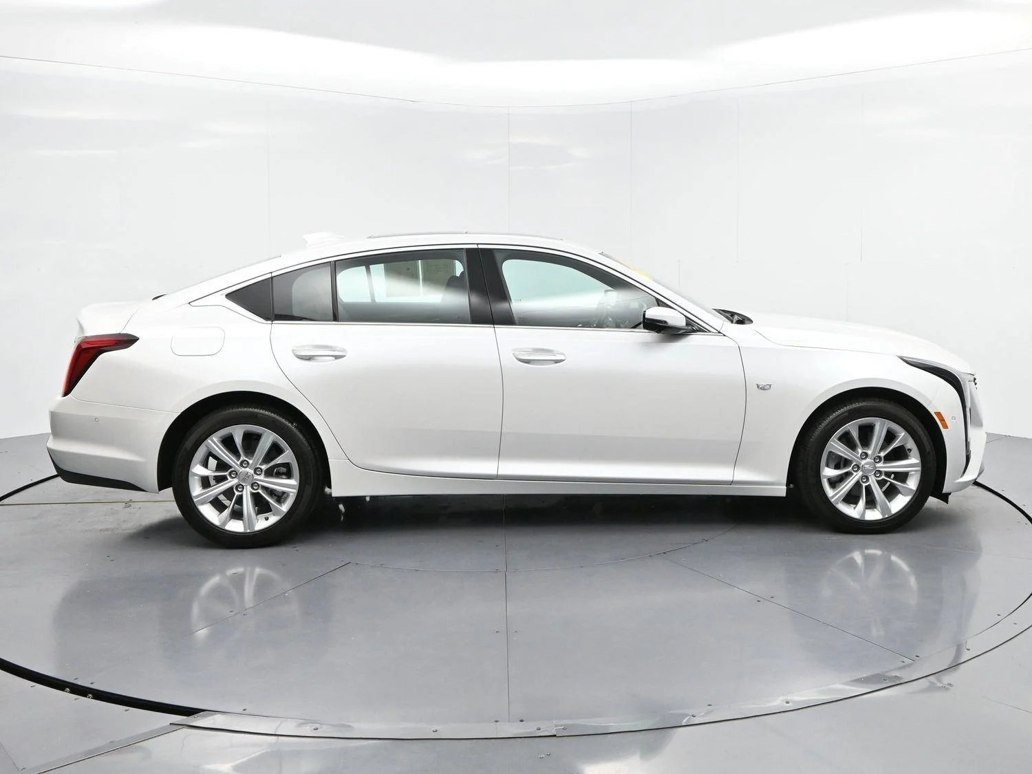 Used 2025 Crystal White Tricoat Cadillac Premium Luxury image 8