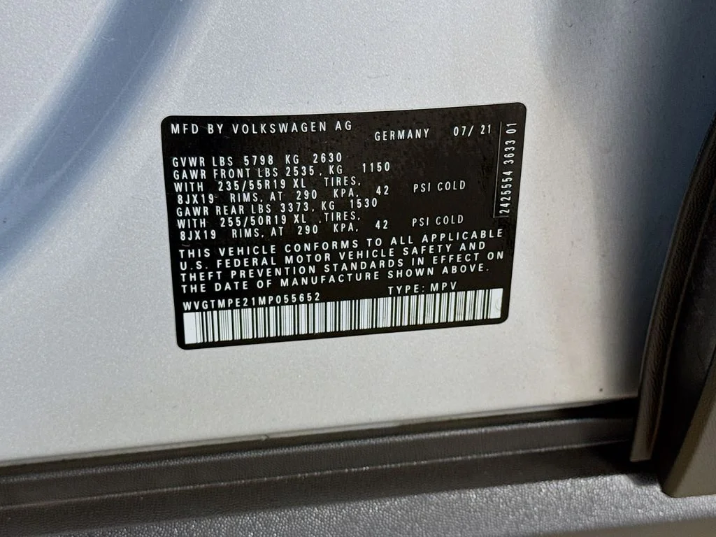 Used 2021 Silver Volkswagen Pro S image 29