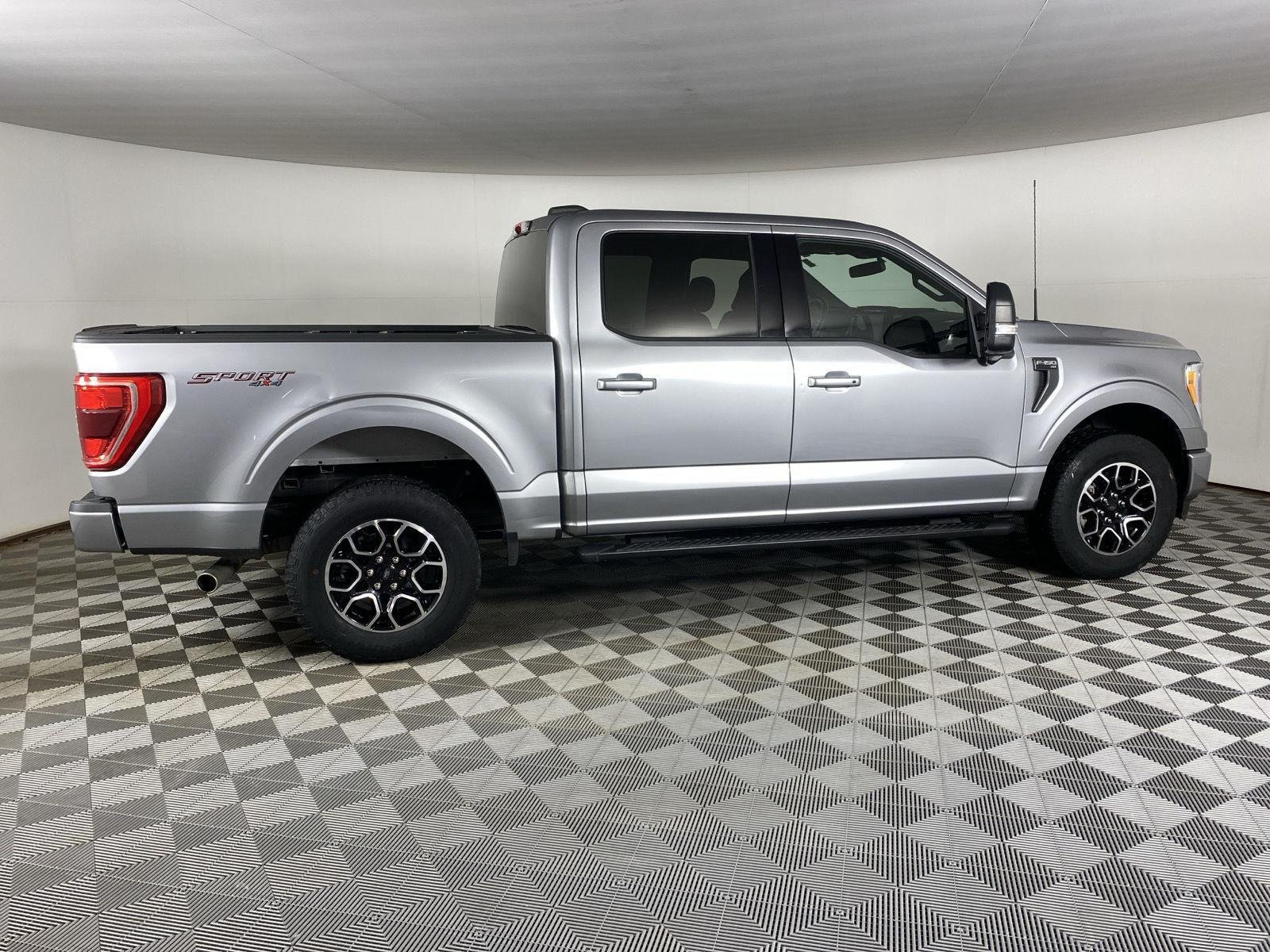 Used 2022 Iconic Silver Ford XLT image 9