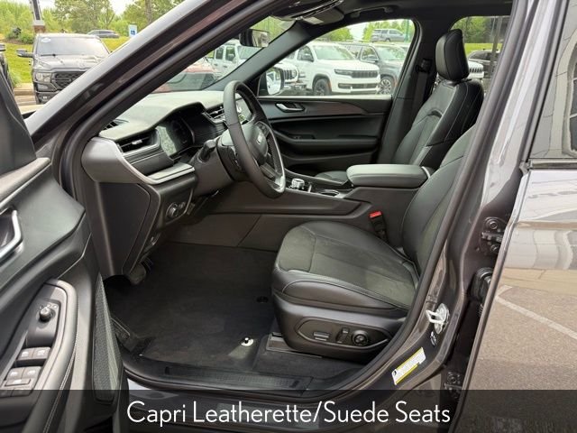 New 2025 Baltic Gray Metallic Clear-Coat Exterior Paint Jeep Altitude X image 14