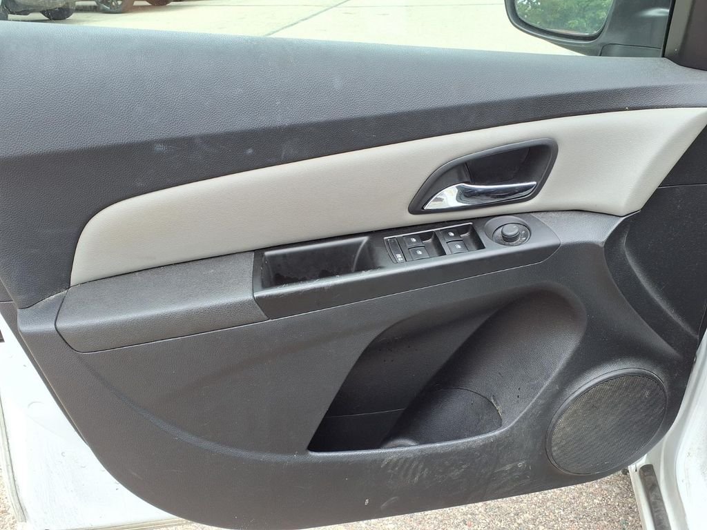 Used 2013 White Chevrolet LS image 11