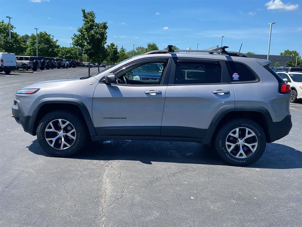Used 2018 Billet Silver Metallic Clearcoat Jeep Trailhawk image 7