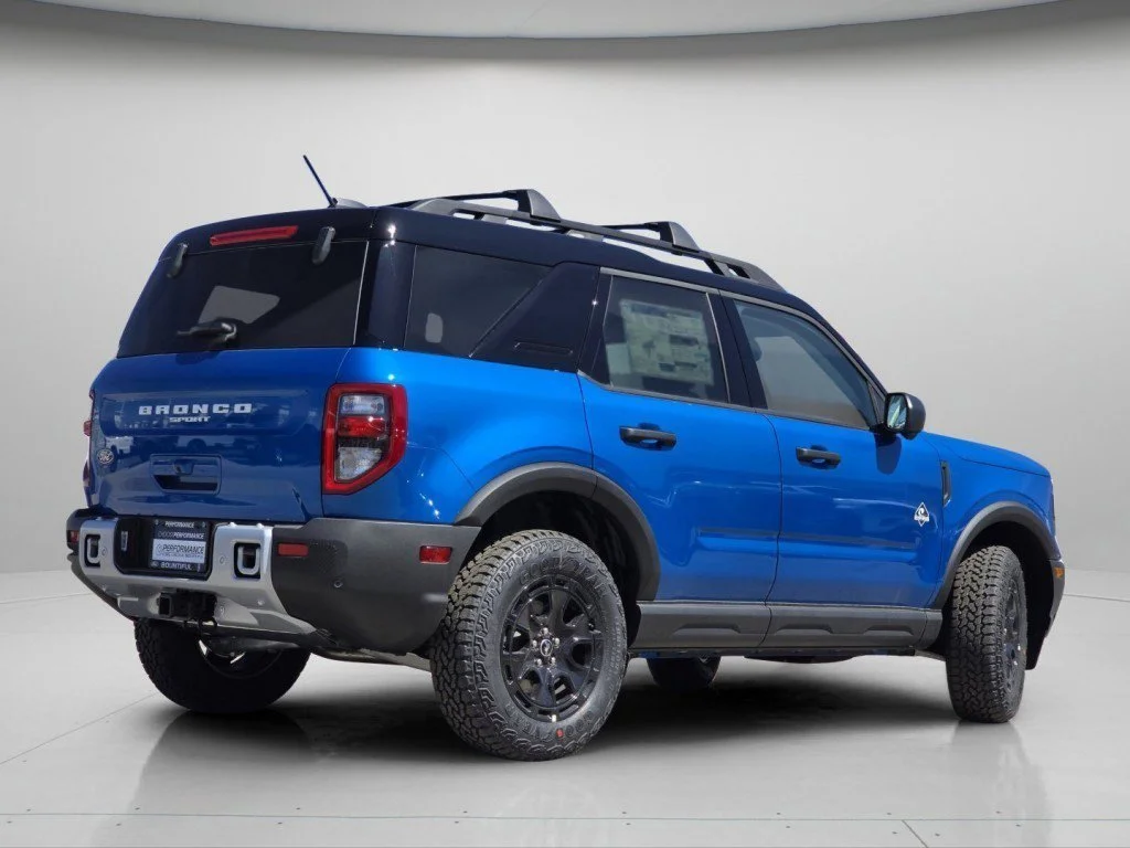 New 2026 Velocity Blue Metallic Ford Outer Banks image 26