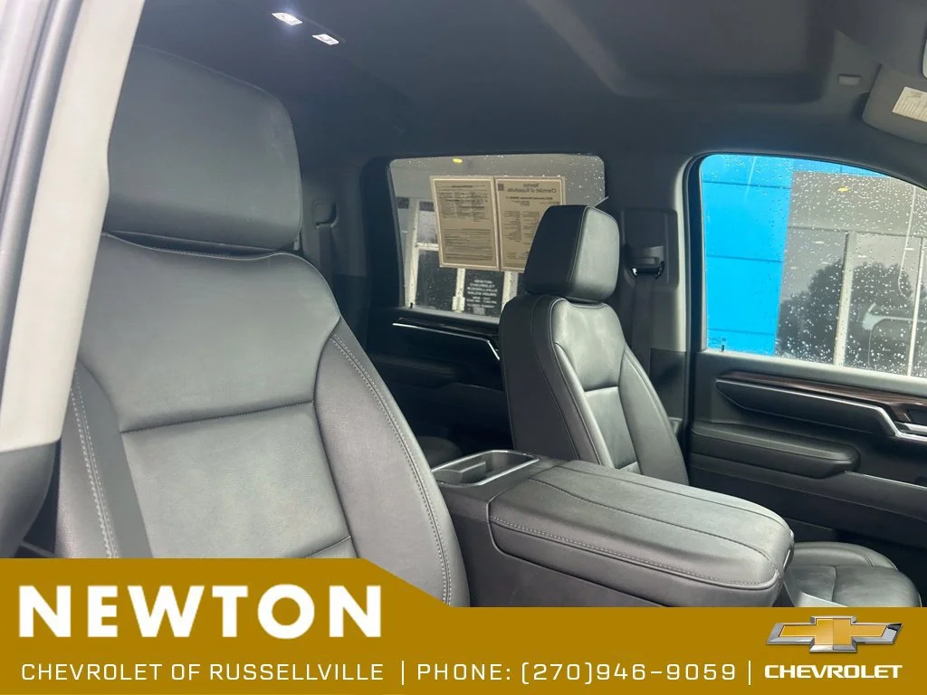 Used 2025 Black Chevrolet LT image 19