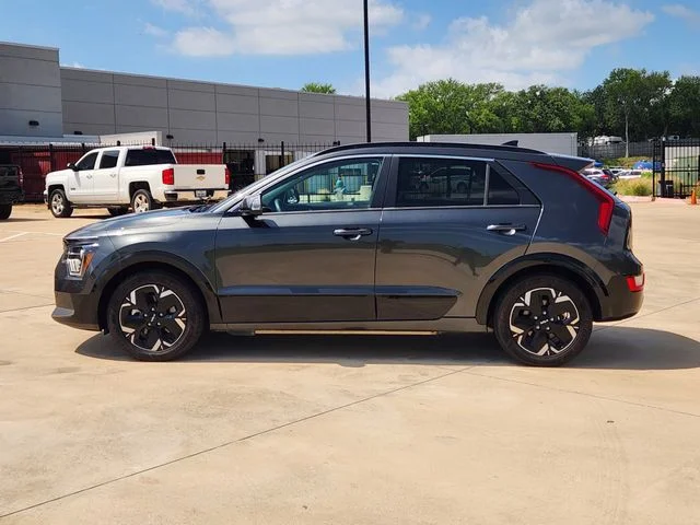 Used 2023 Gray Kia Wind image 4