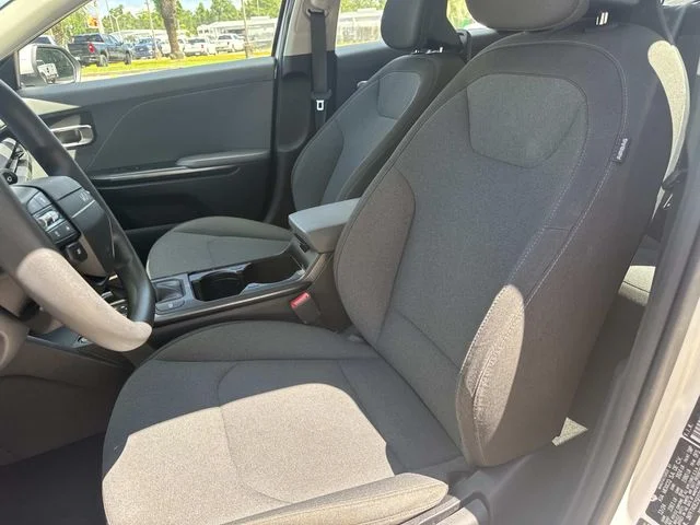 Certified Used 2025 Snow White Pearl Kia LXS image 28