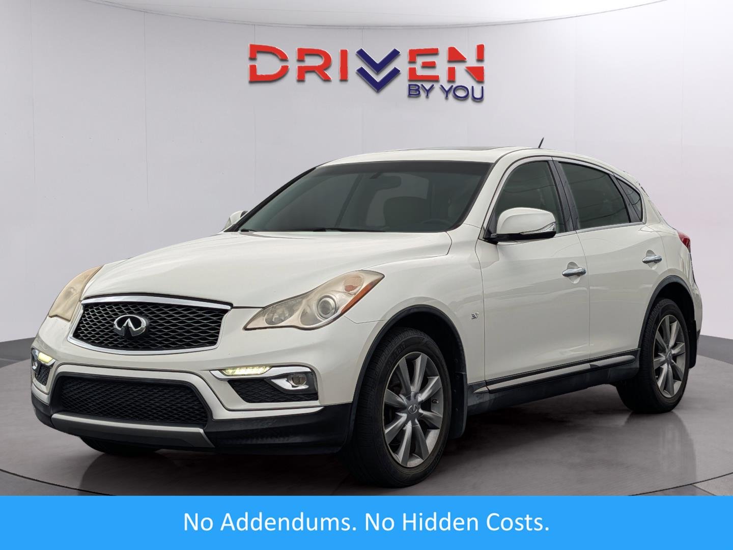 Used 2017 Majestic White INFINITI RWD image 1
