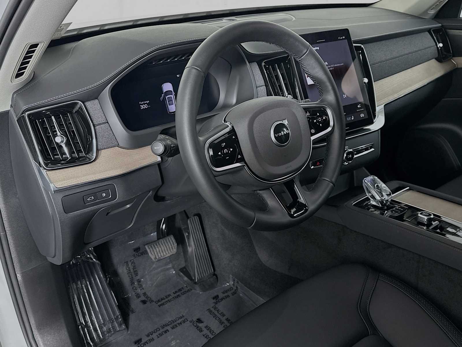 Certified Used 2025 Crystal White Volvo Plus image 9