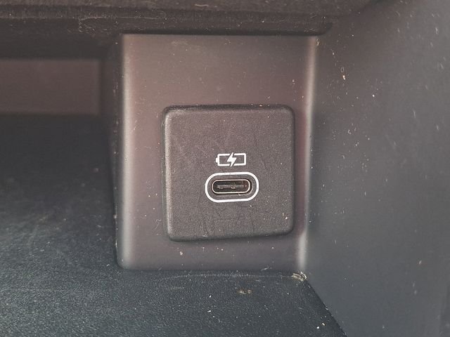 Used 2023 Santorini Black Land Rover Metropolitan Edition image 24