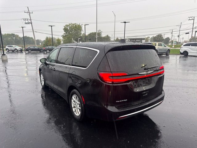 Certified Used 2026 Black Chrysler Select image 3