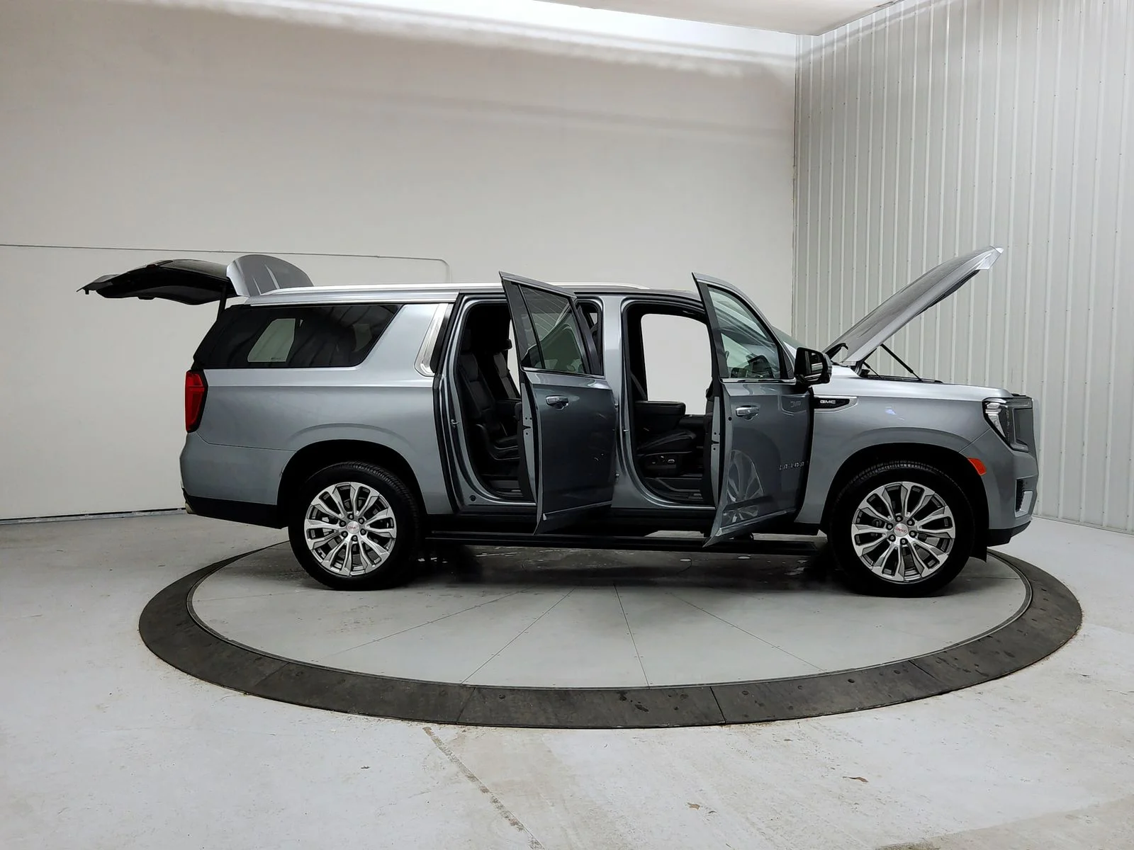 Used 2023 Sterling Metallic GMC Denali image 18
