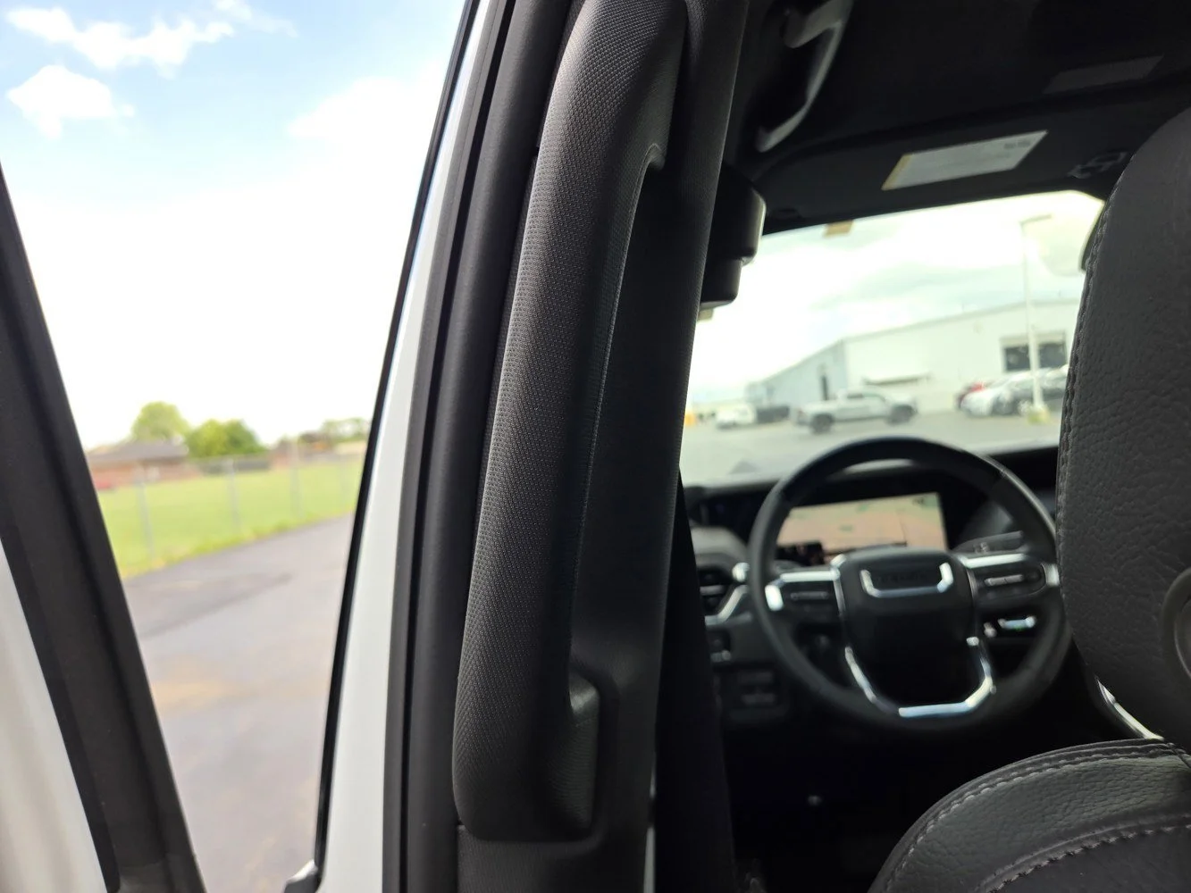 2026 GMC Yukon Denali - Photo 21
