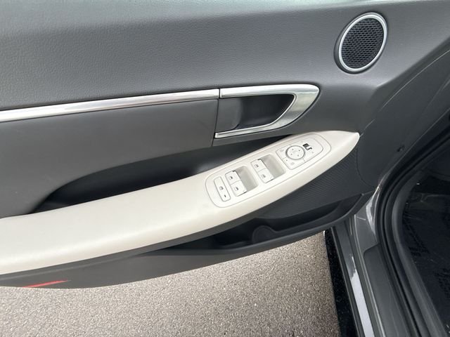 Used 2023 Gray Hyundai SEL image 13