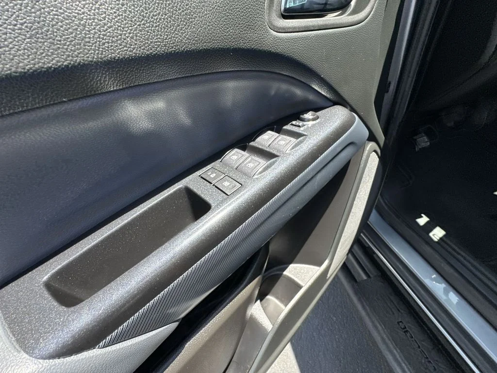 Used 2022 Gray Chevrolet Z71 image 23