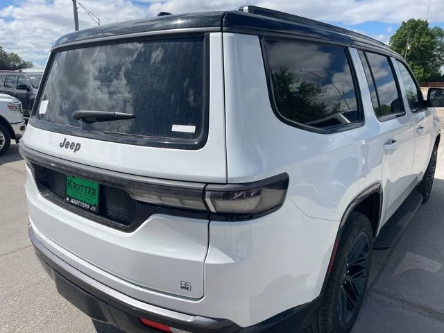 New 2026 Bright White Clear-Coat Exterior Paint Jeep  image 4