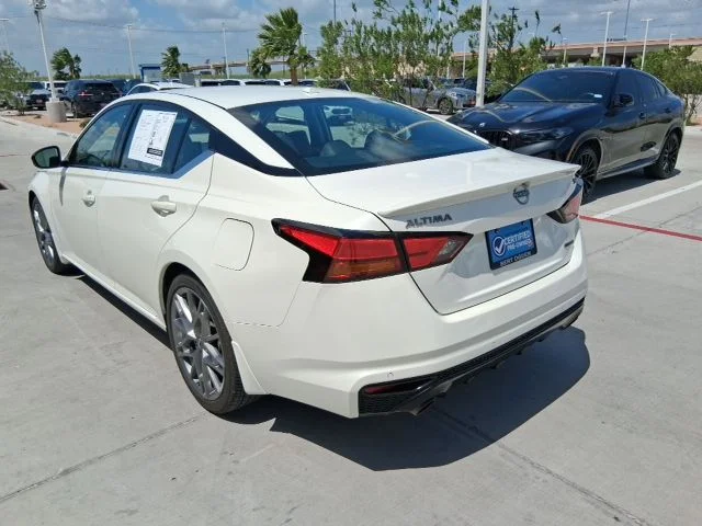 Used 2024 White Nissan 2.0 SR image 4