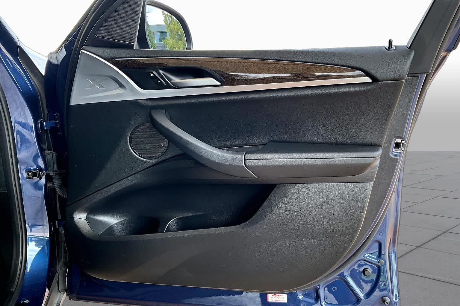Used 2022 Phytonic Blue Metallic BMW xDrive30i image 21