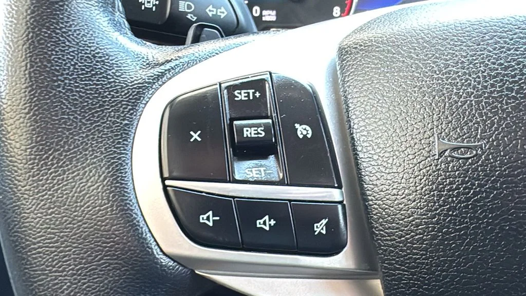 Certified Used 2020 Oxford White Ford XLT image 12