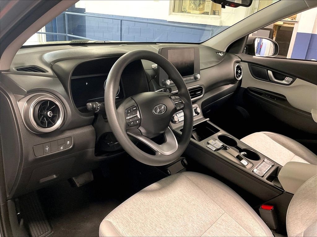 Used 2023 Gray Hyundai SE image 8