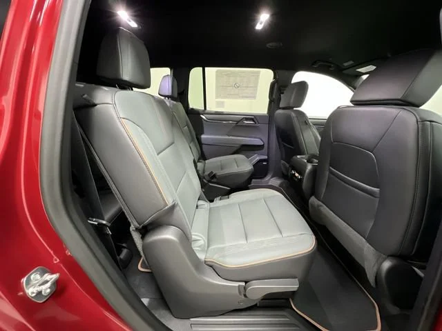2026 GMC Acadia AT4 - Photo 28