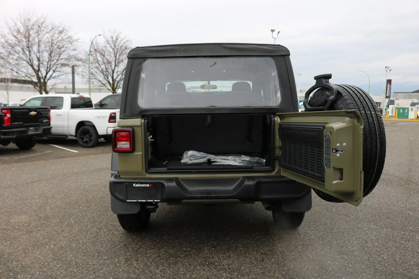 New 2026 41 (pj5) Jeep Sport image 7