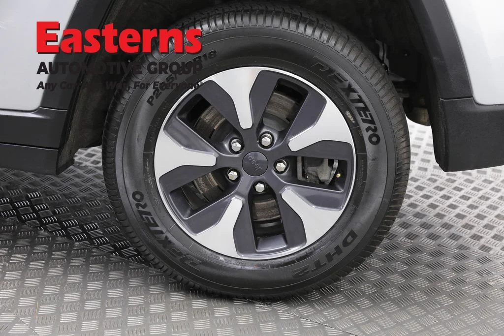 Used 2022 Silver Jeep 4xe image 35