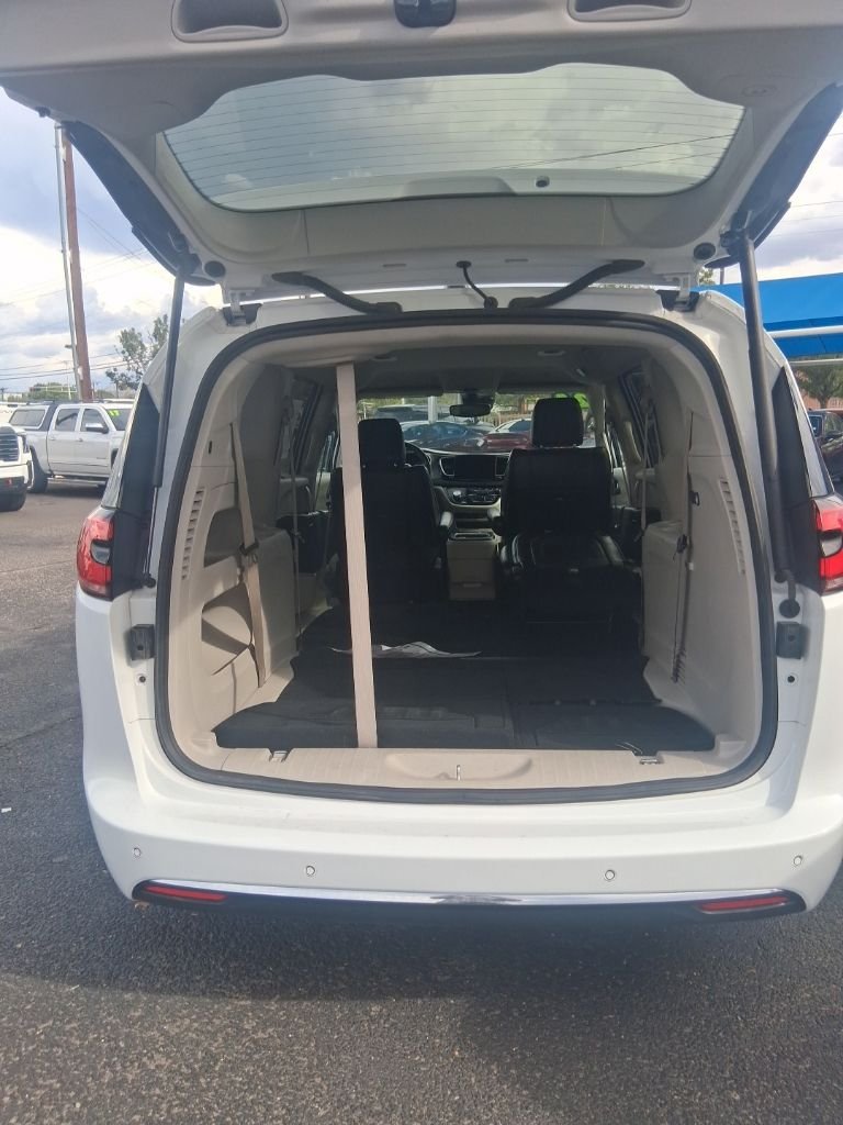 Used 2024 White Chrysler Touring L image 9